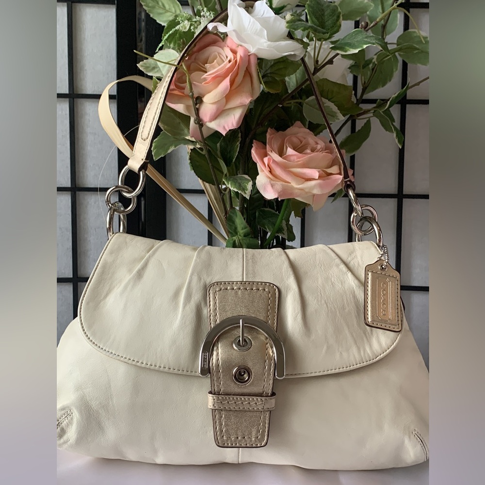 Coach Ivory Colette Shoulder Purse with Pastel Purple Interior ✨💜